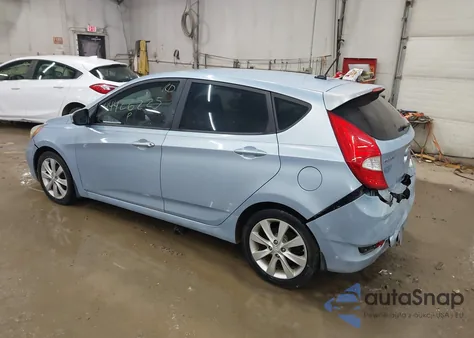 2013 Hyundai Accent Se z USA, uszkodzony, nr VIN KMHCU5AE2DU064303
